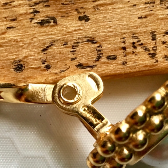 Vintage MONET Clip On Earrings & Off Write Pearls Classic Style - Picture 6 of 8